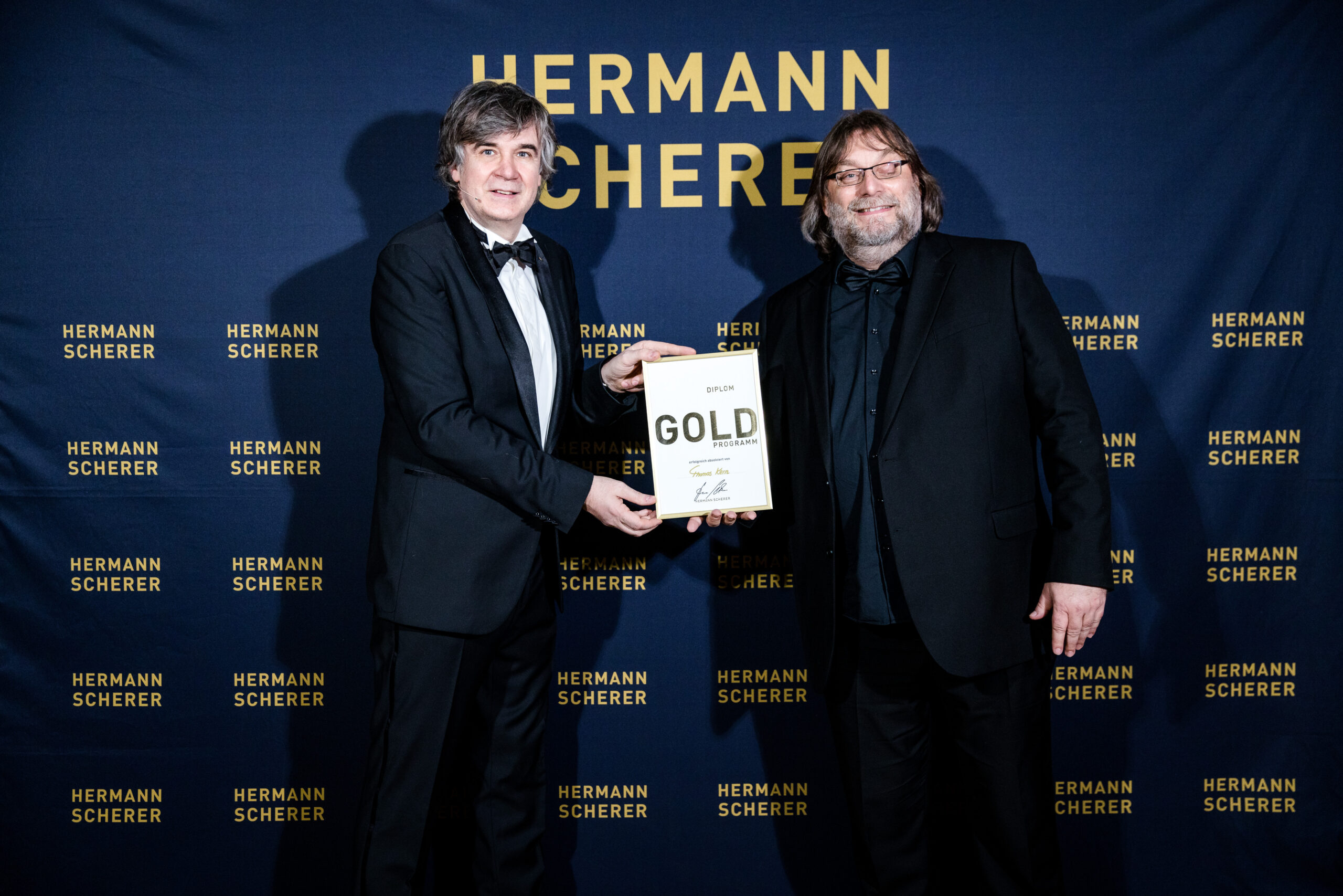 Tom Kern aus Hildesheim gewinnt „GOLD“ bei Speaker Slam